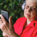 Doro puhelin: Helppokäyttöinen puhelin kaiken ikäisille